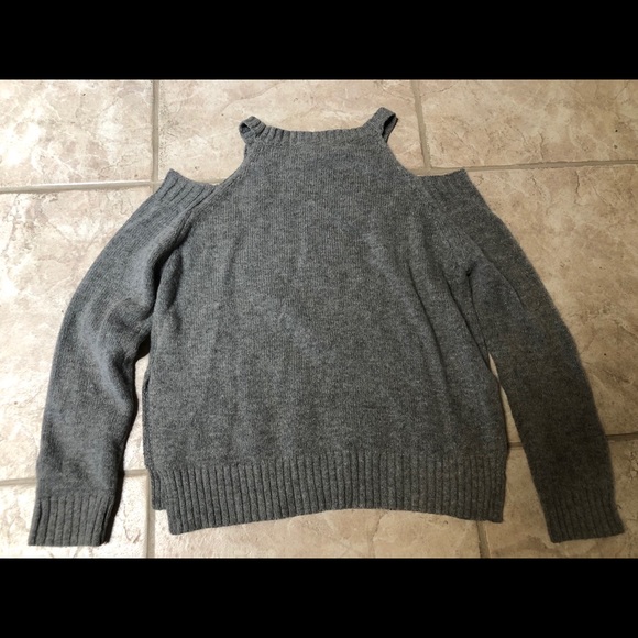 Cold shoulder gray cozy sweater! - Picture 2 of 2